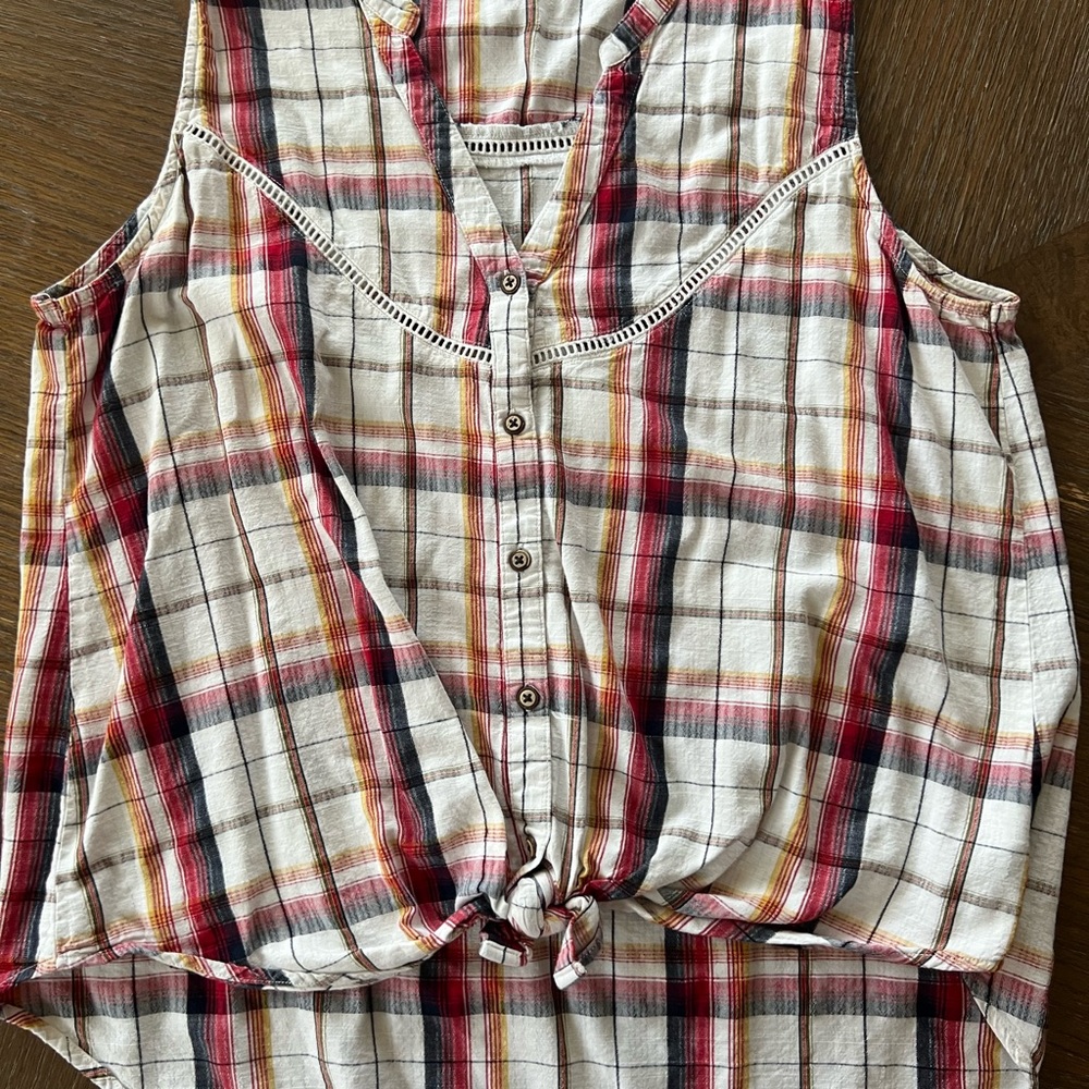 XL Shyanne Plaid sleeveless shirt